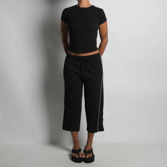 BLACK CROP LOUNGE PANTS
