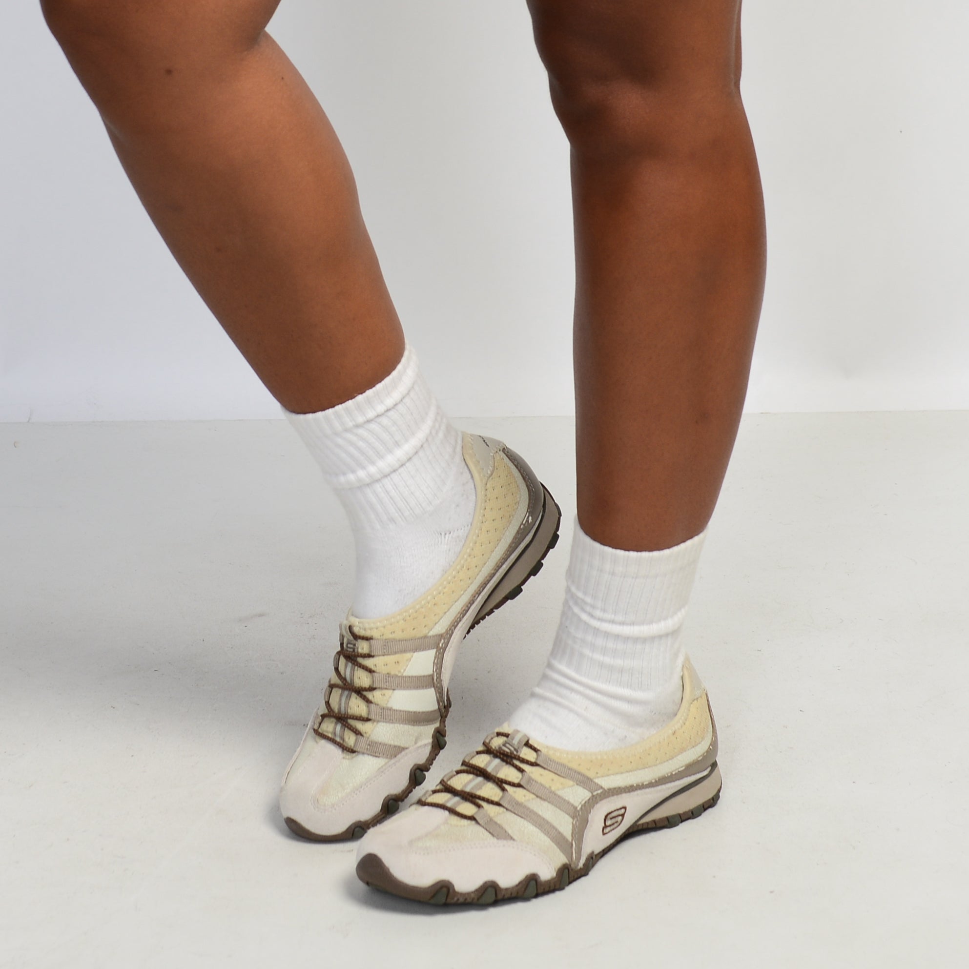 BEIGE LOW CUT SKECHERS