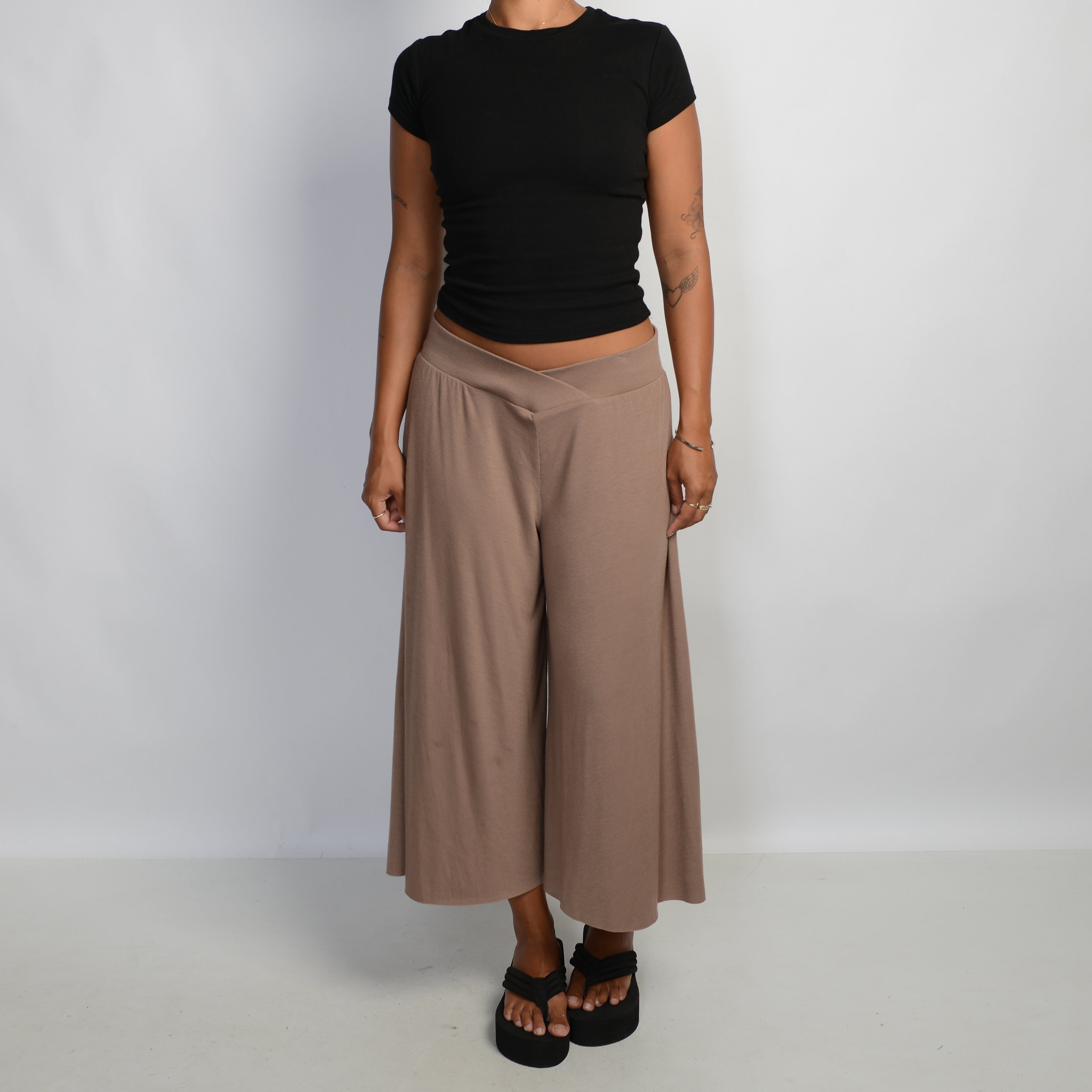 BROWN CROP  PANTS