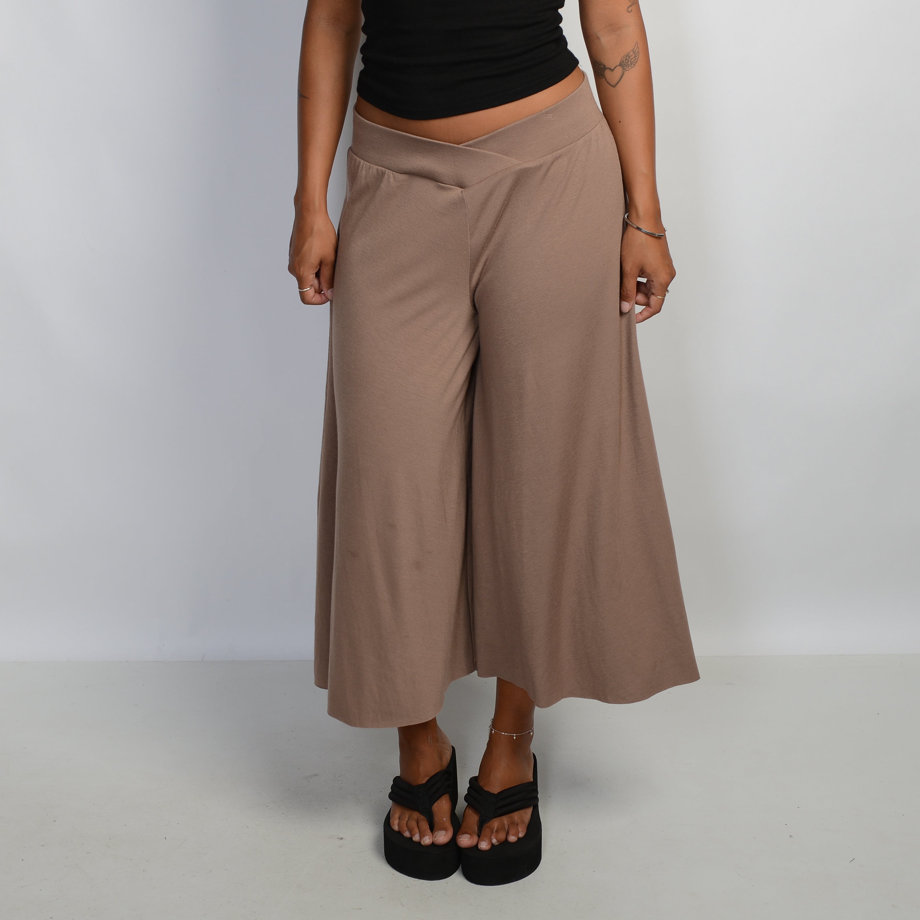 BROWN CROP  PANTS