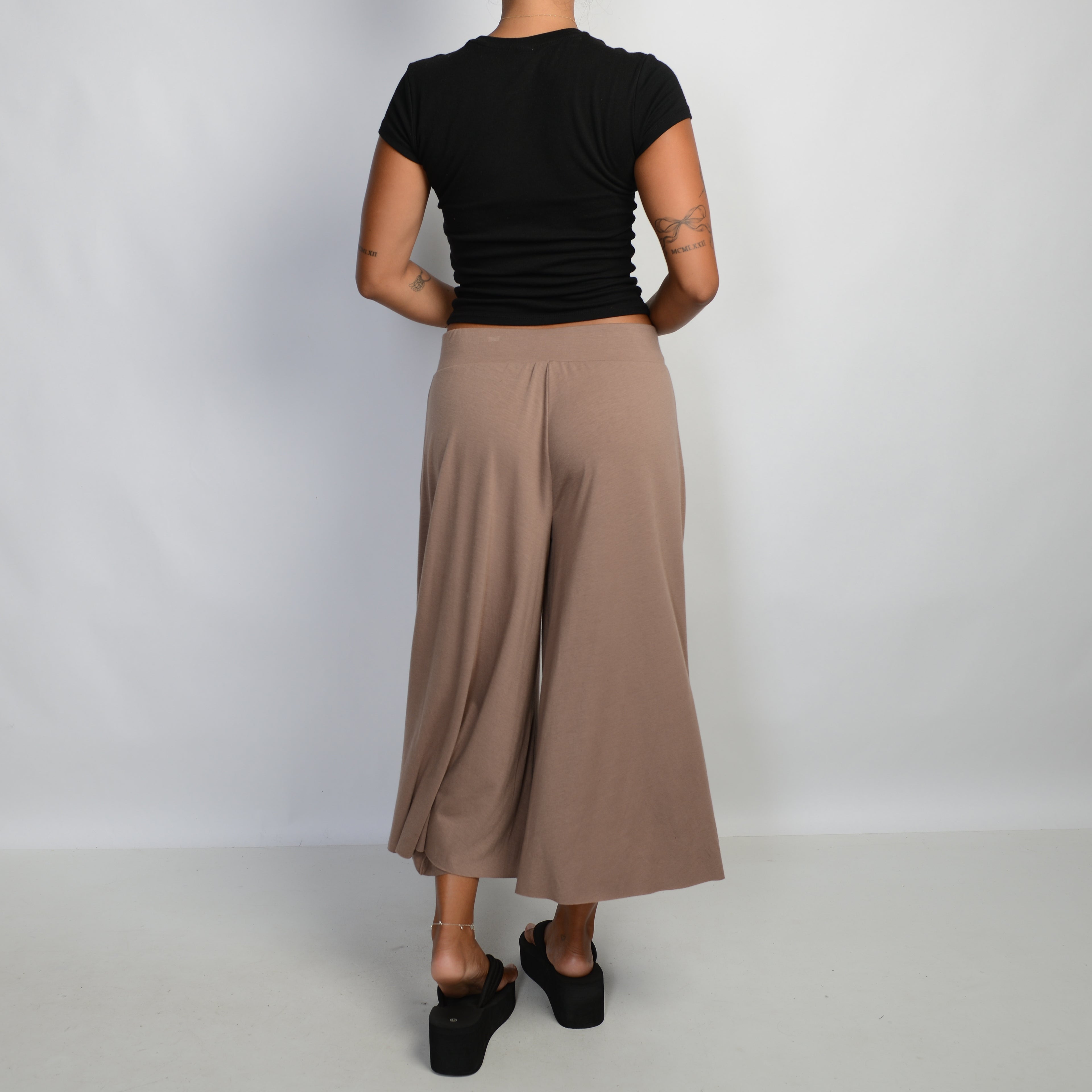 BROWN CROP  PANTS