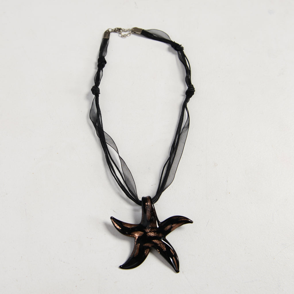 BLACK PENDANT NECKLACE