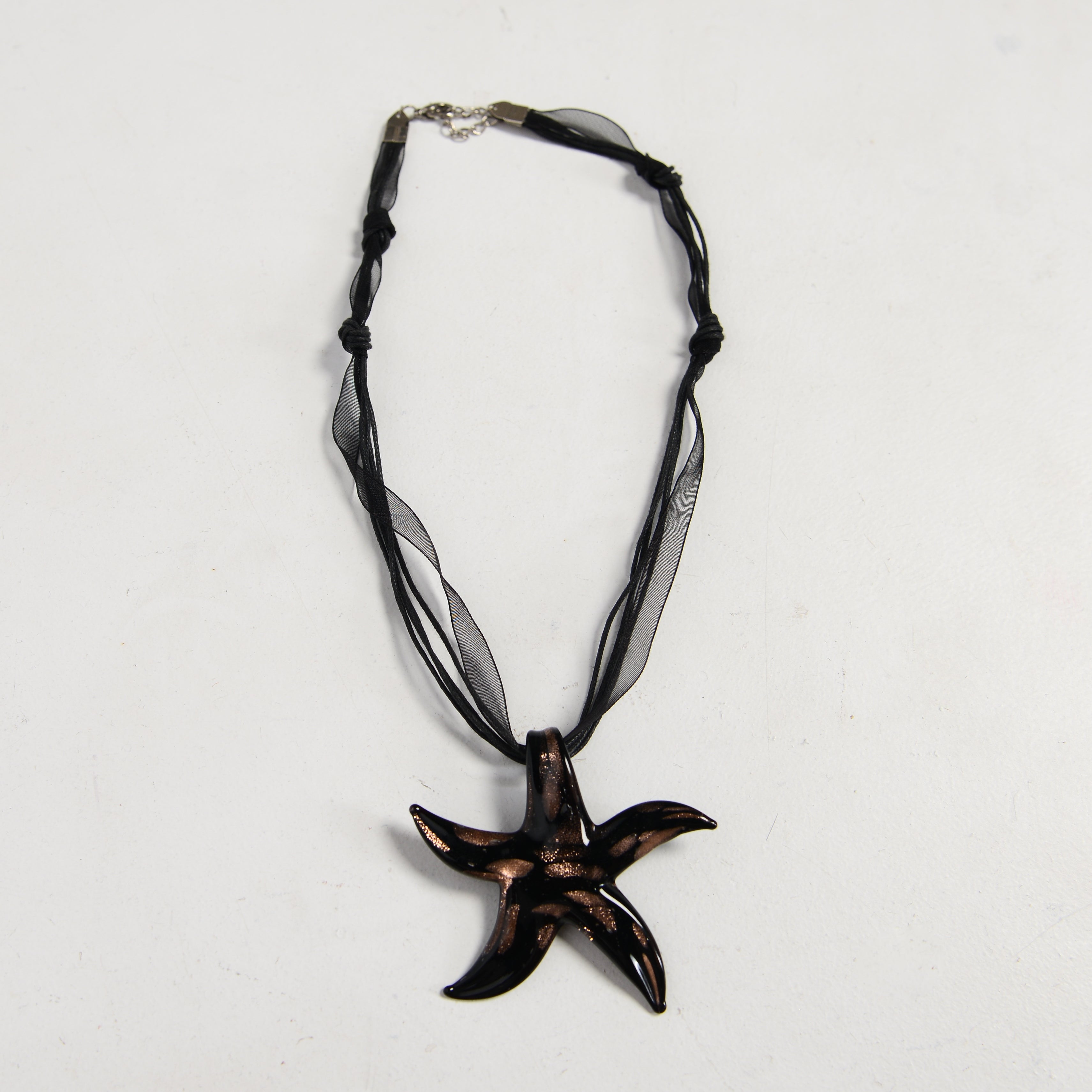 BLACK PENDANT NECKLACE