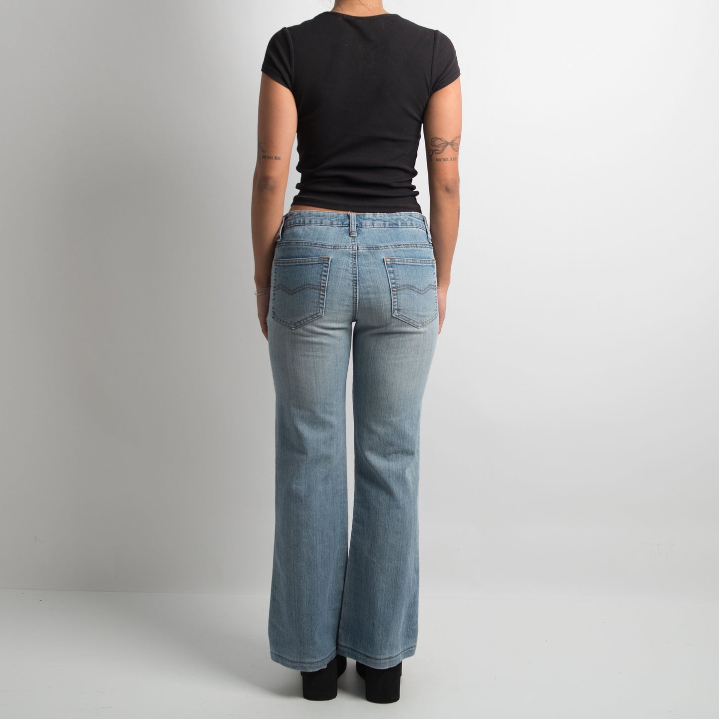 LIGHT WASH BOOTCUT JEANS