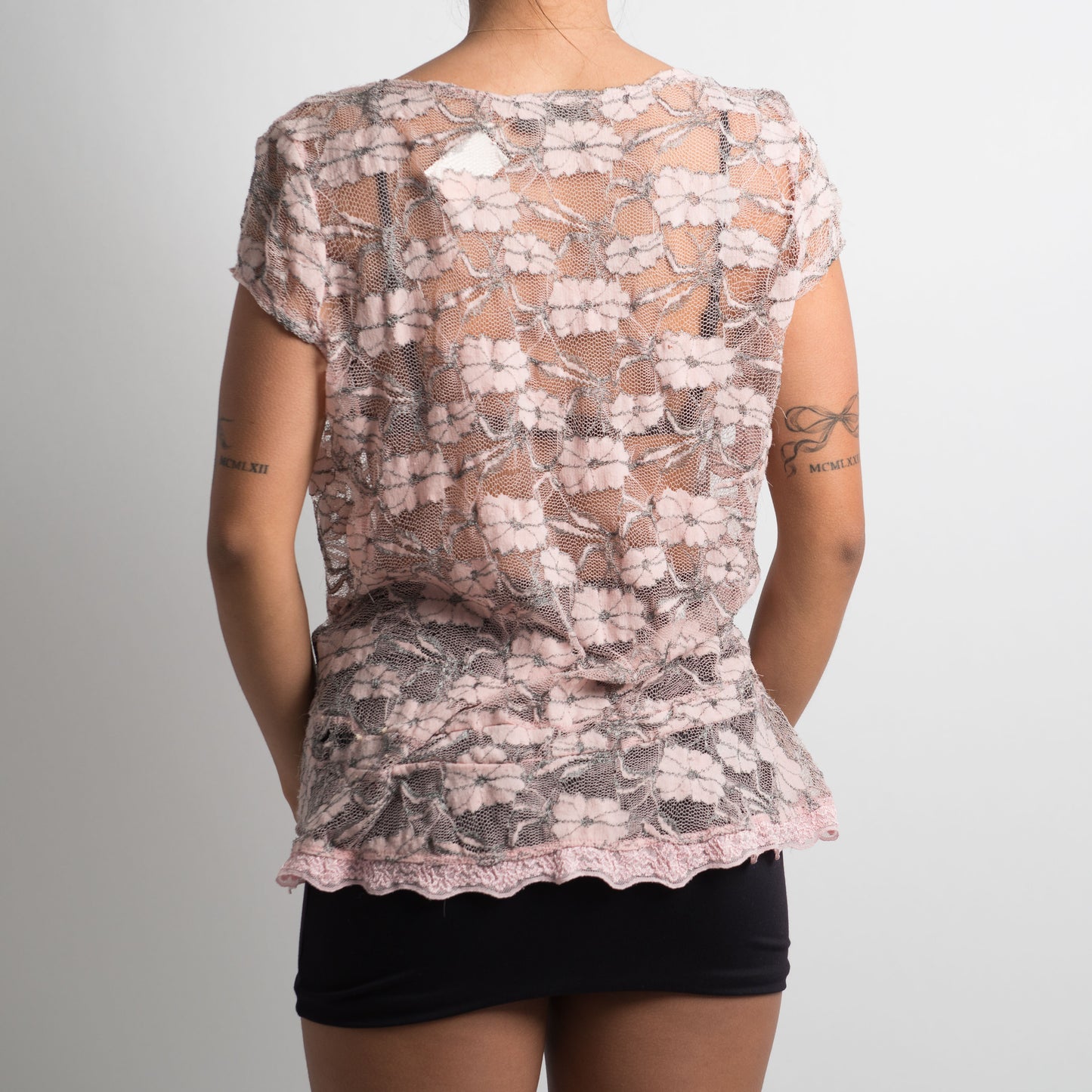 HAUT EN DENTELLE ROSE TRANSPARENTE