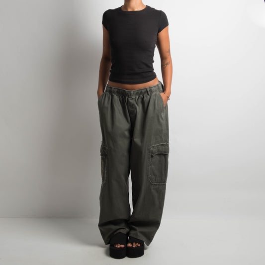 KHAKI BAGGY CARGO PANTS