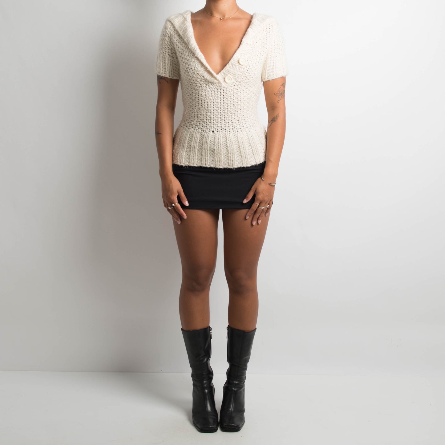 SHORT SLEEVE HOODED BEIGE KNIT