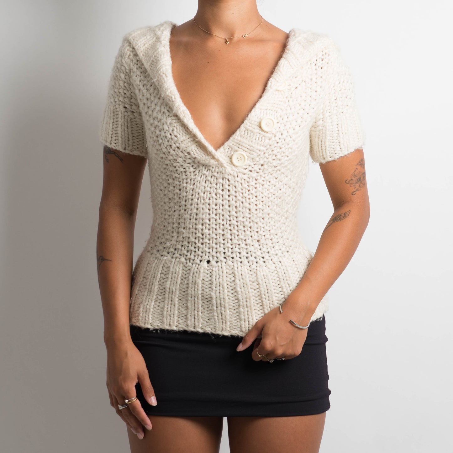 SHORT SLEEVE HOODED BEIGE KNIT