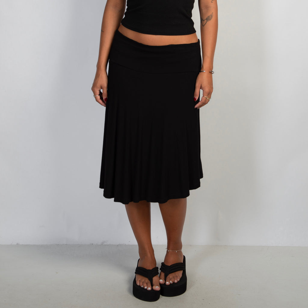 BLACK MIDI SKIRT