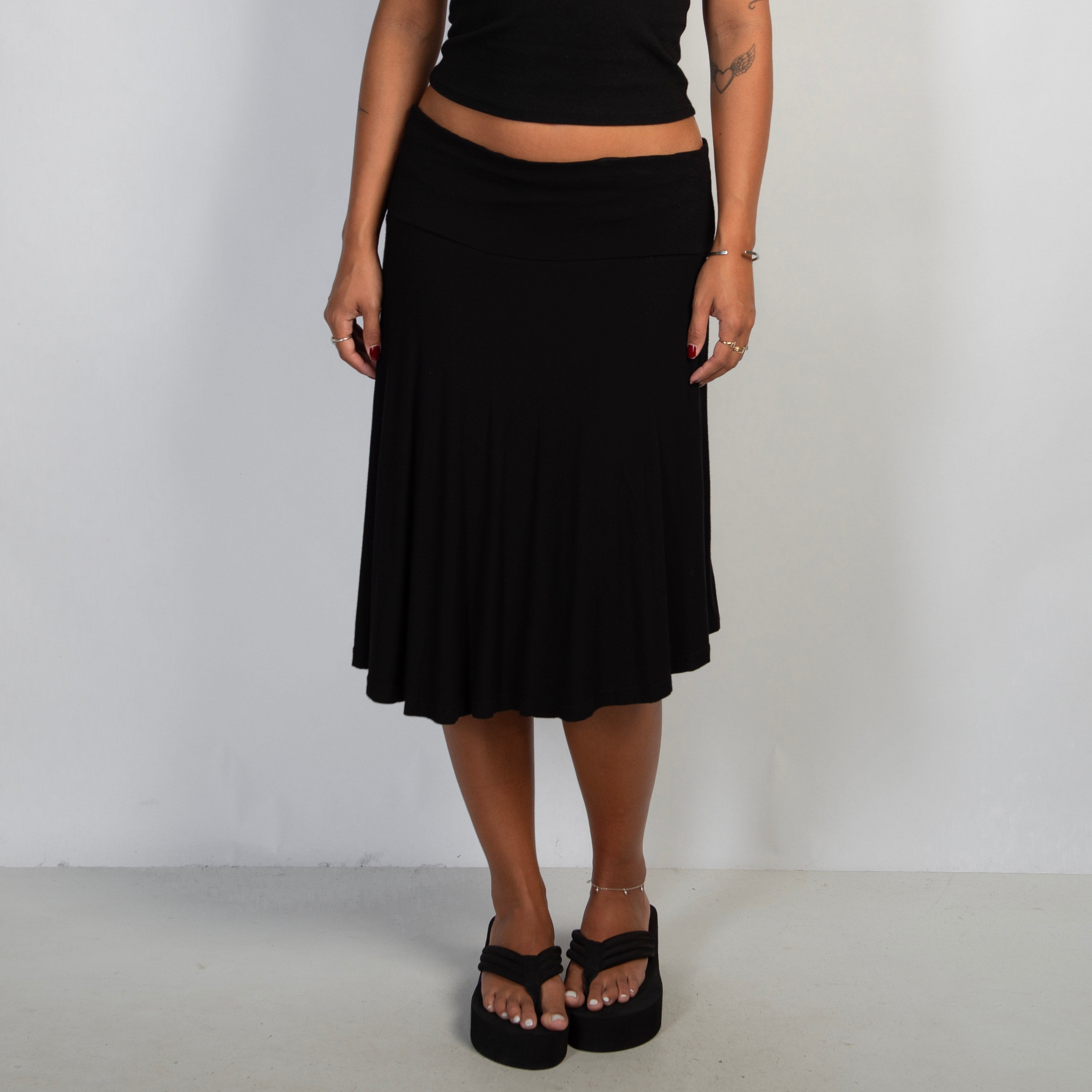 BLACK MIDI SKIRT