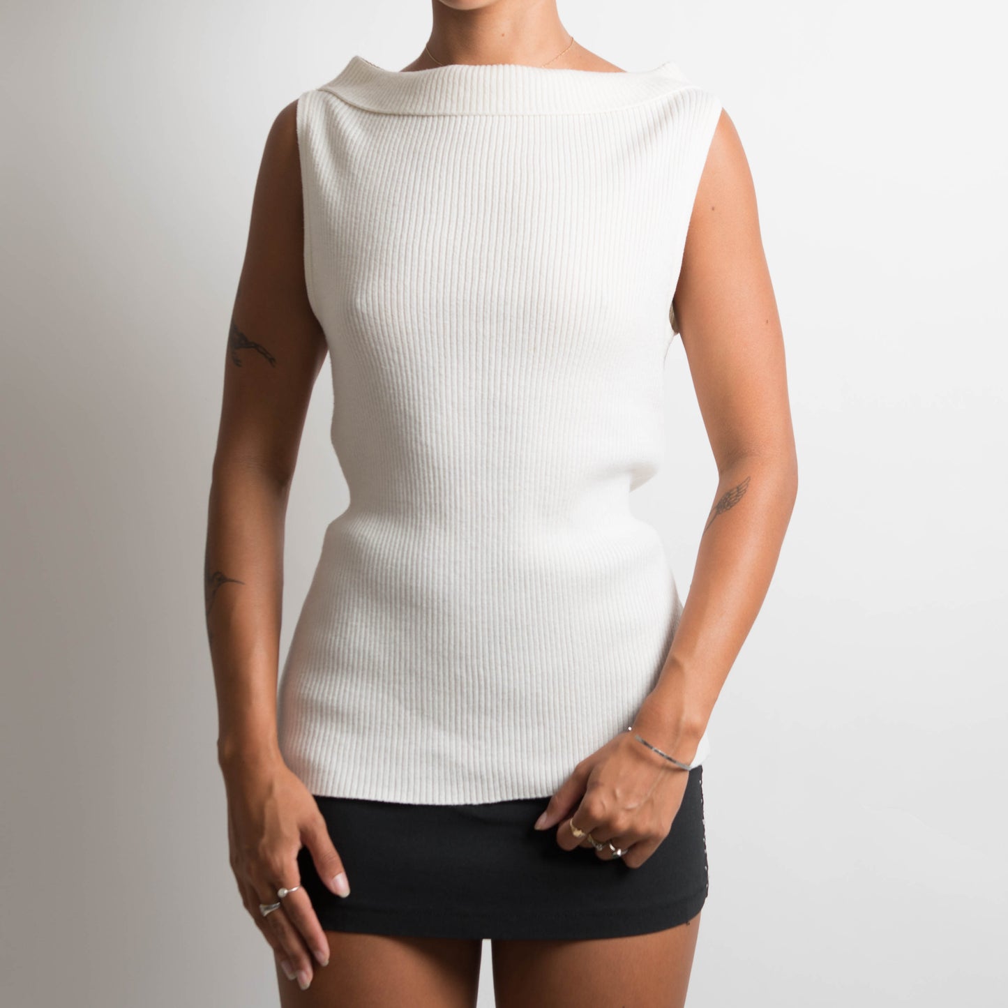 KNIT RIBBED SLEEVELESS TOP