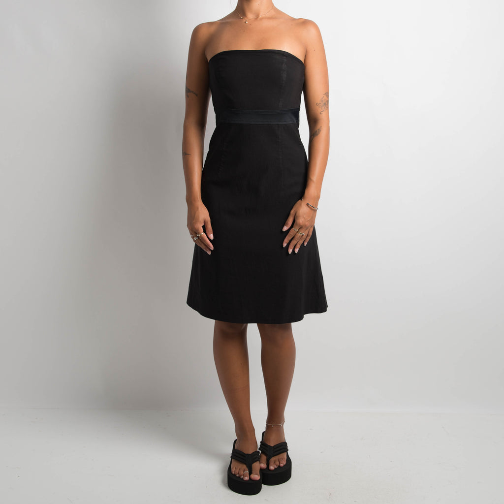 BLACK STRAPLESS DRESS