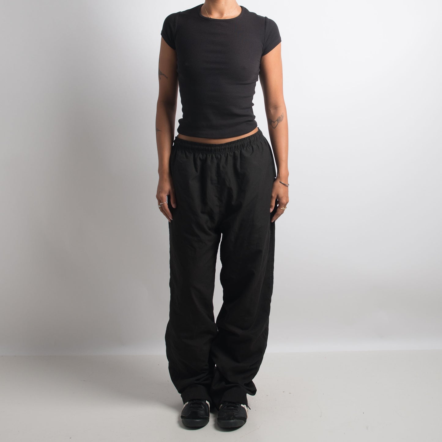 BLACK DIADORA TRACKPANTS