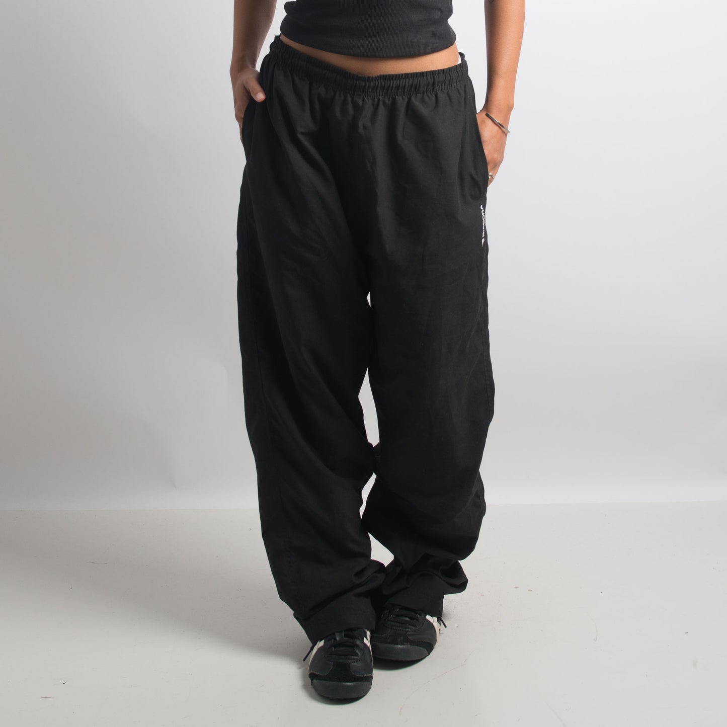 BLACK DIADORA TRACKPANTS