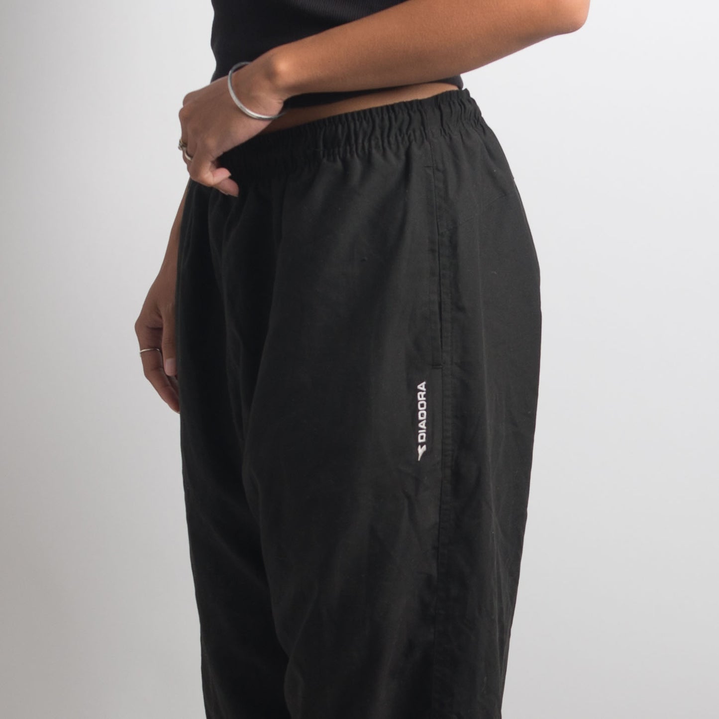 BLACK DIADORA TRACKPANTS