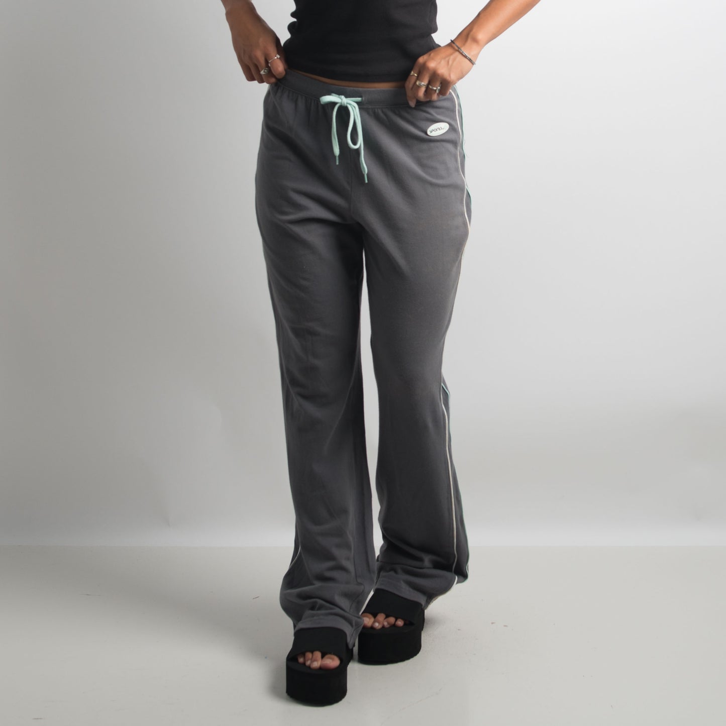 PANTALON DE YOGA ÉVASÉ GRIS