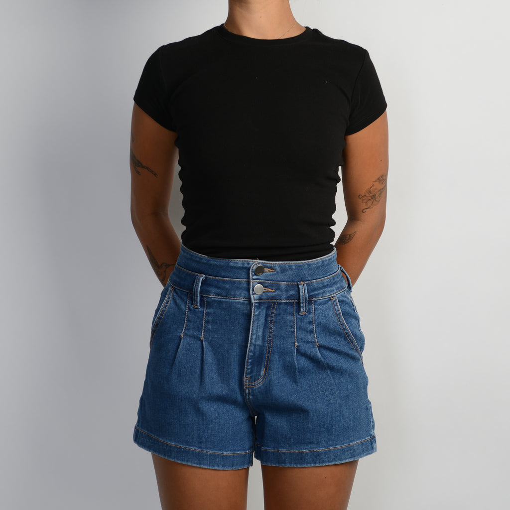 DENIM PLEATED SHORTS