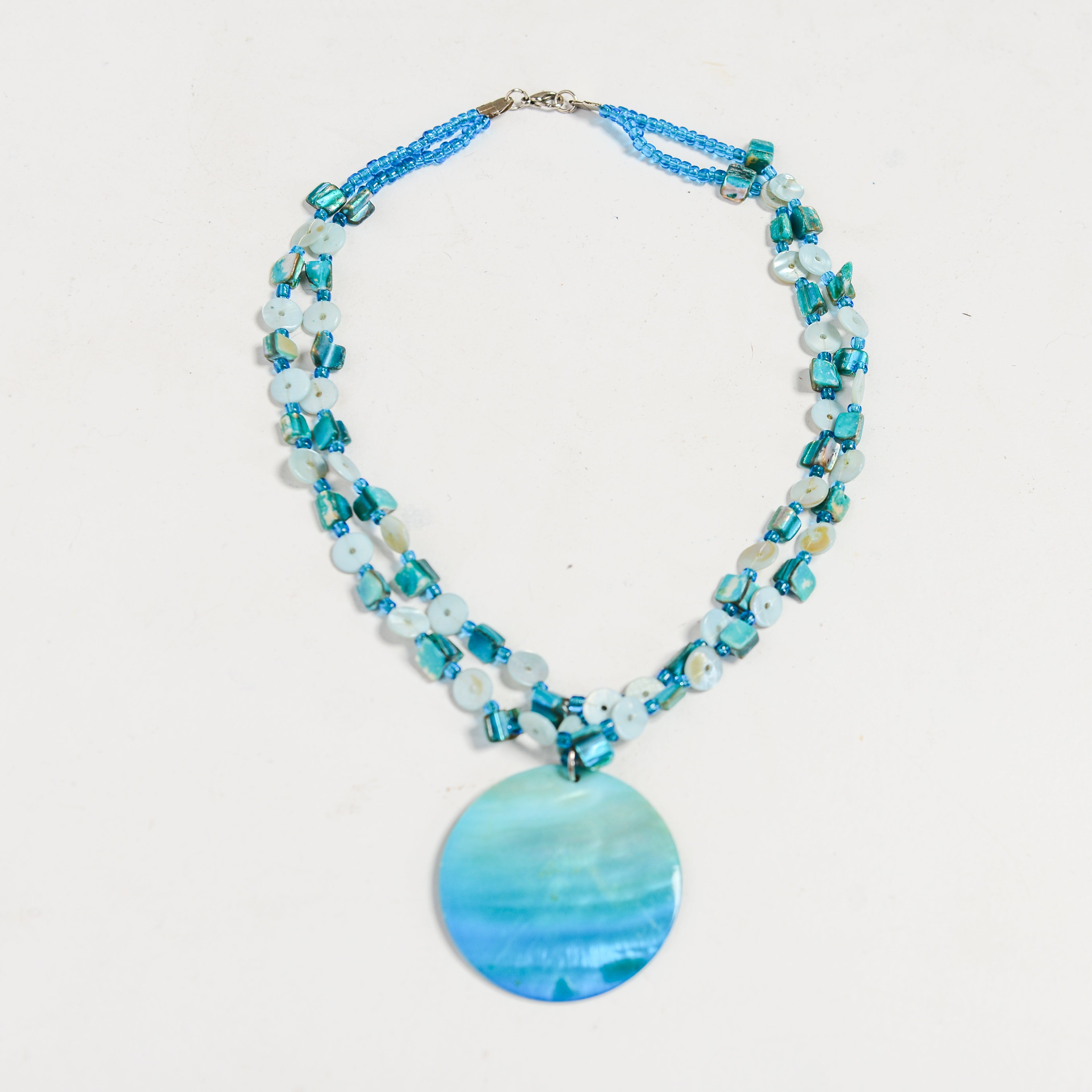 BLUE BUTTON NECKLACE