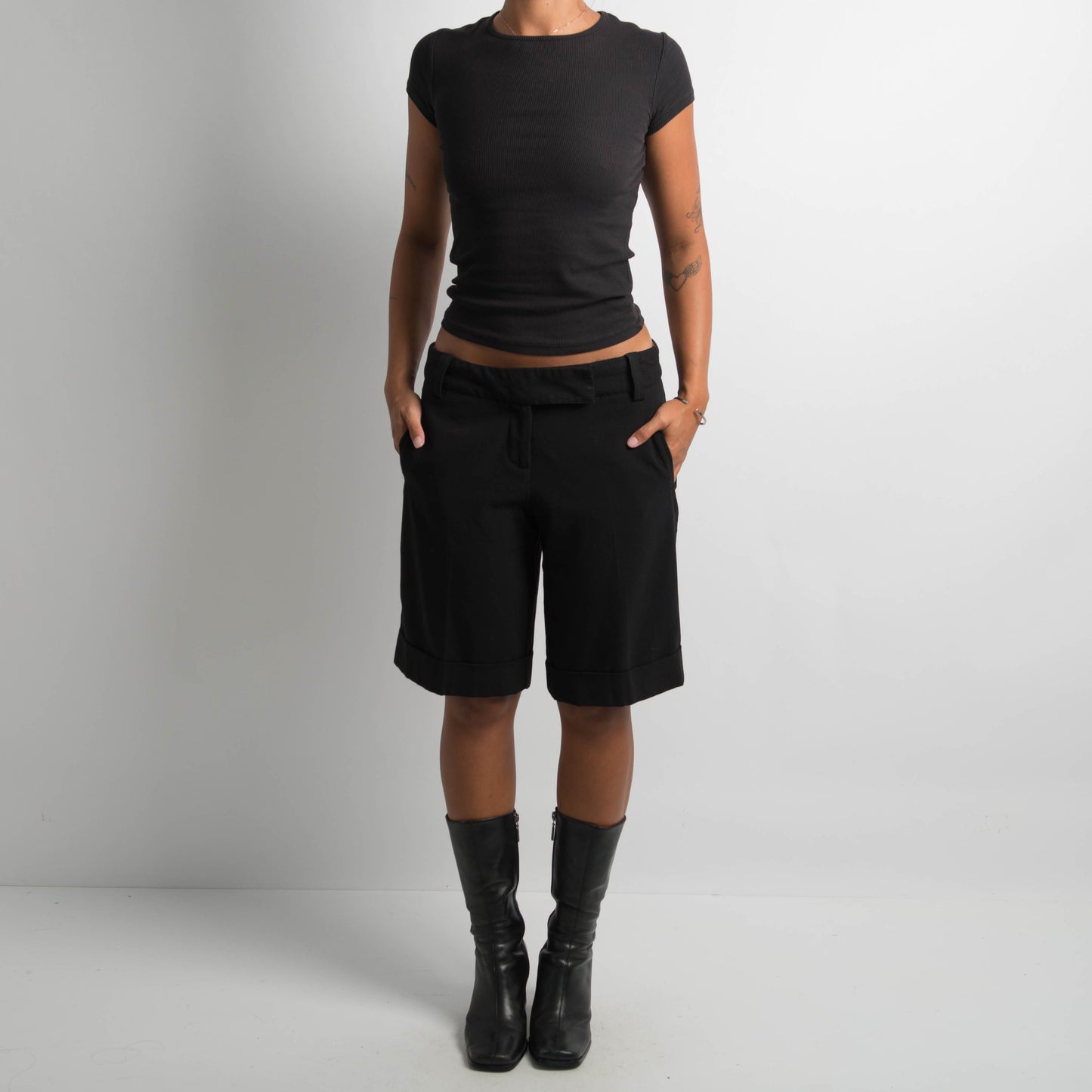 BLACK LONGLINE SHORTS