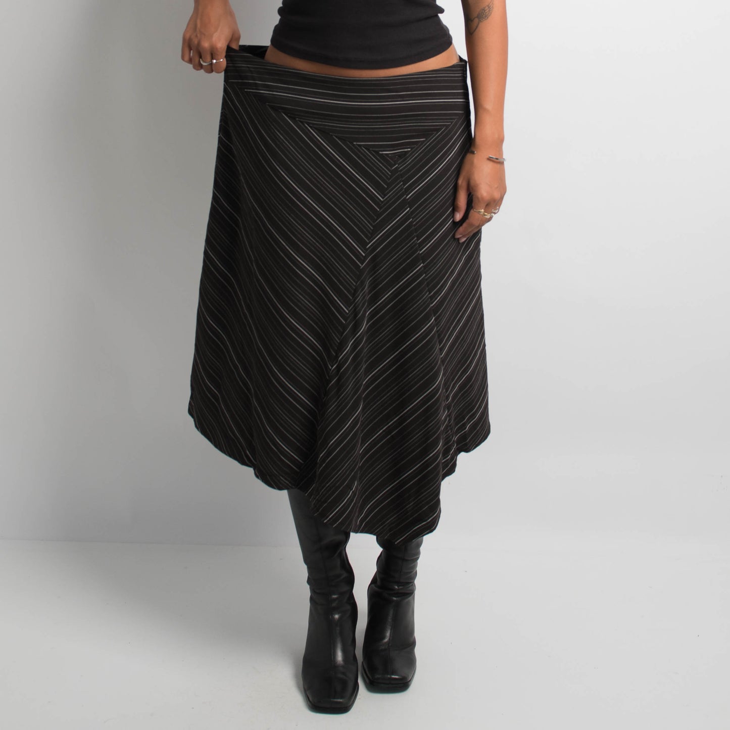 PINSTRIPE ASYMMETRIC SKIRT