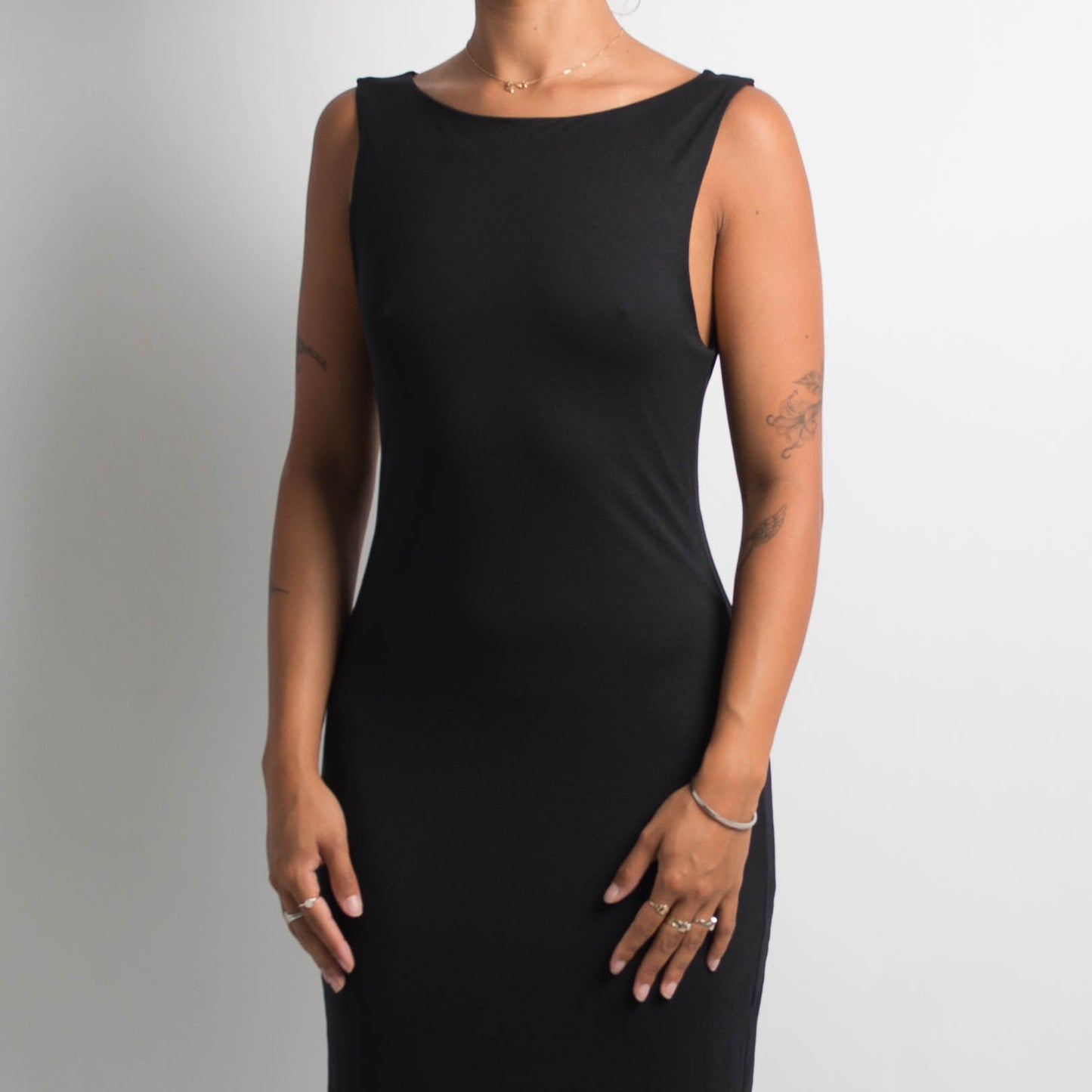 STRETCHY BLACK MIDI DRESS