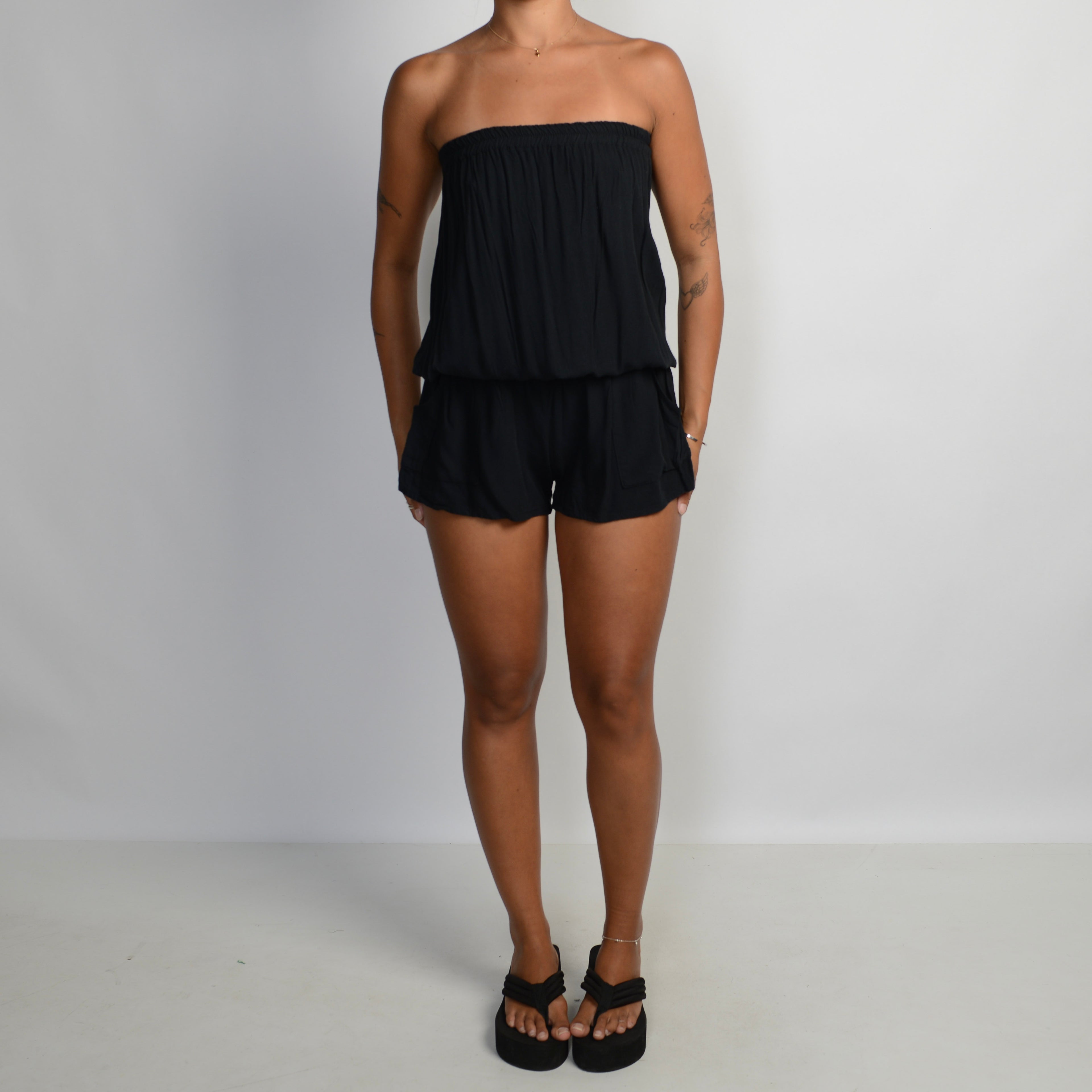BLACK STRAPLESS ROMPER