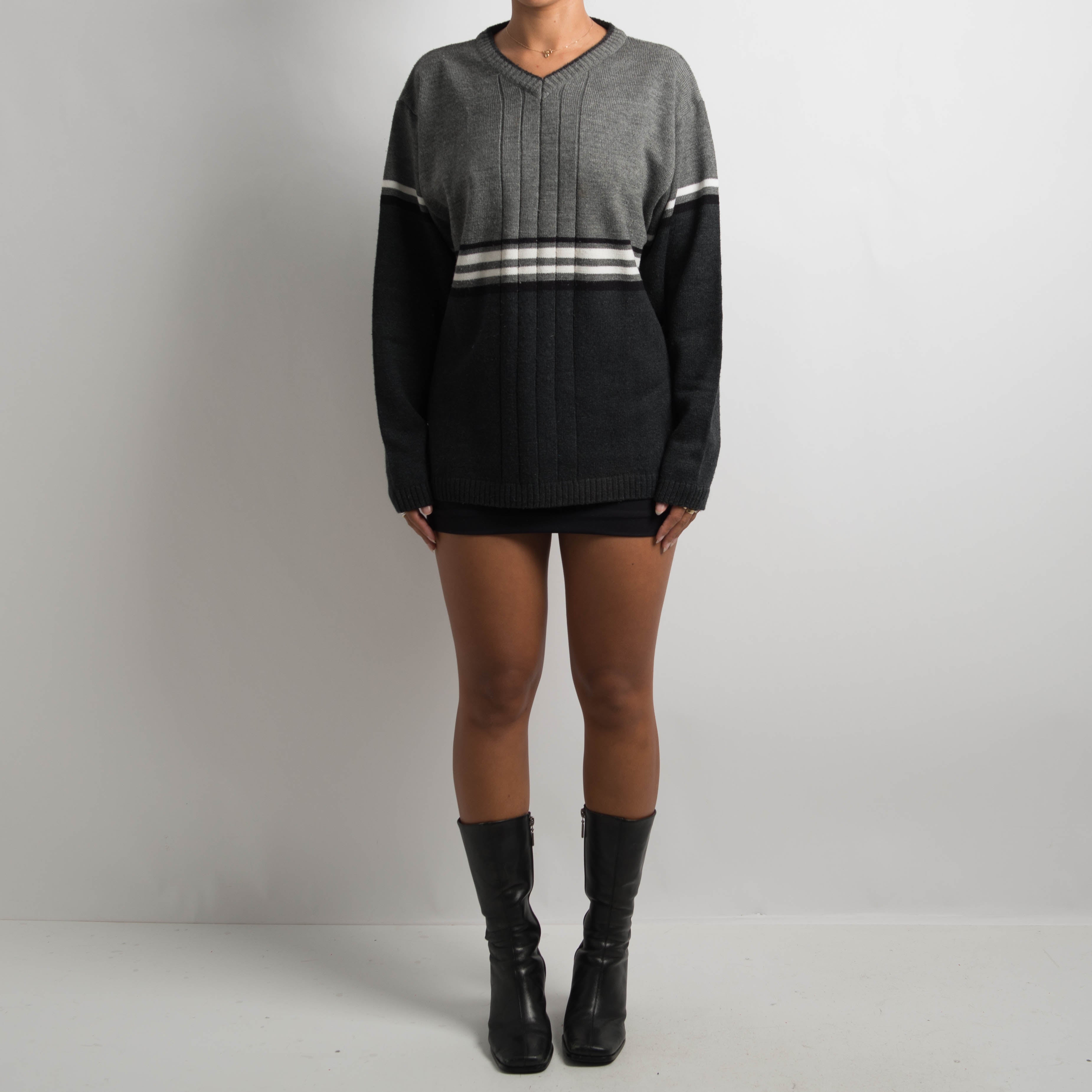 COLOURBLOCK KNIT SWEATER