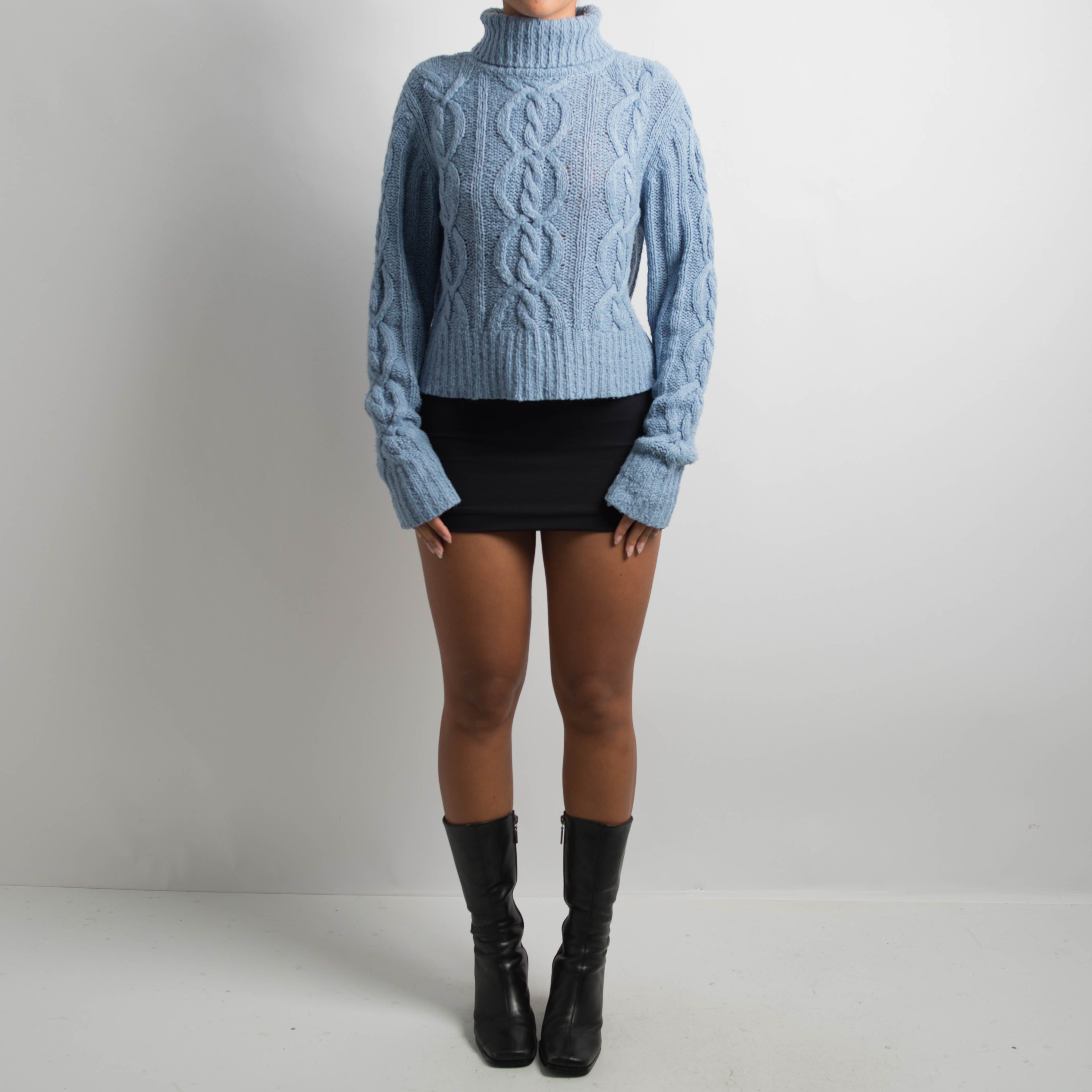 BLUE TURTLENECK SWEATER