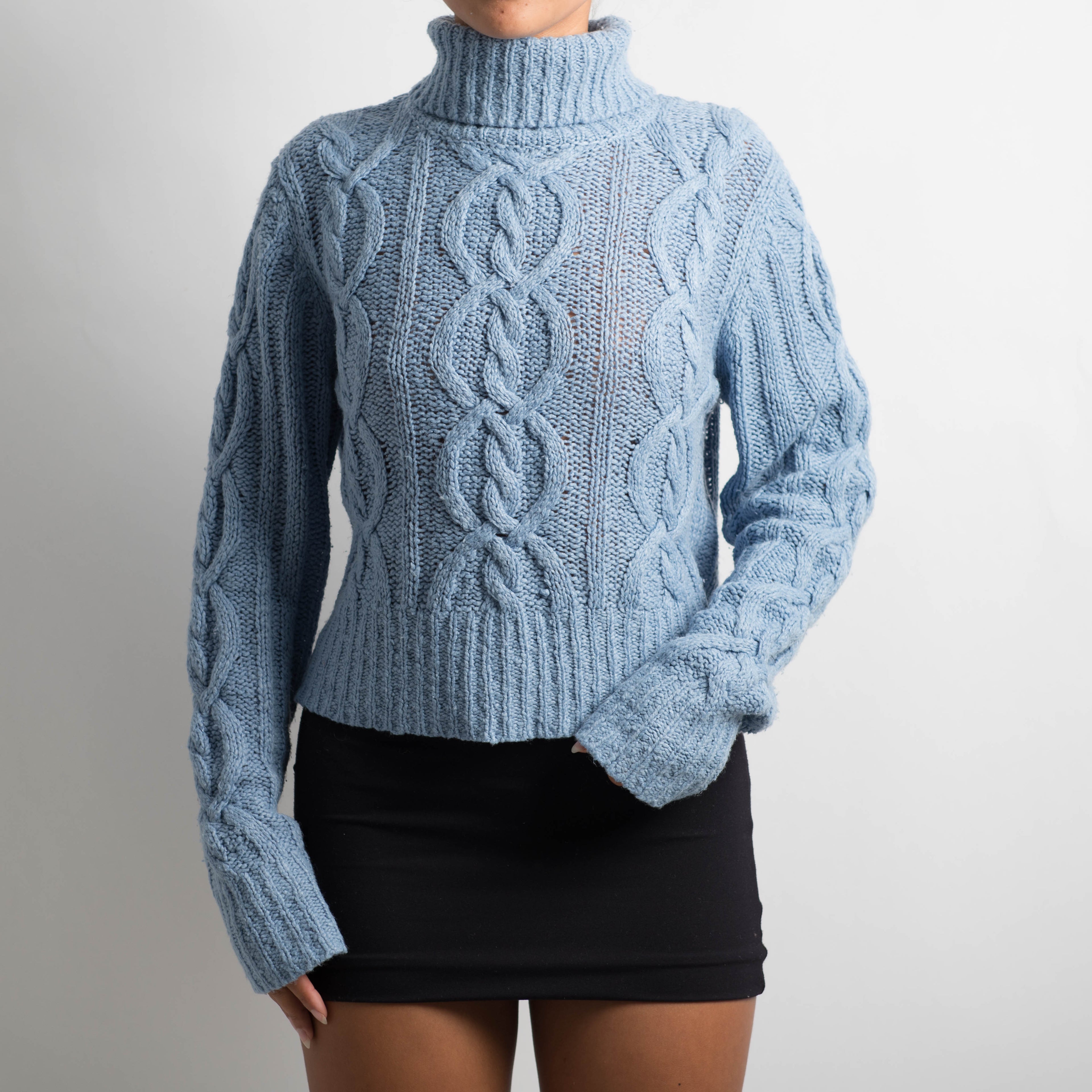 BLUE TURTLENECK SWEATER