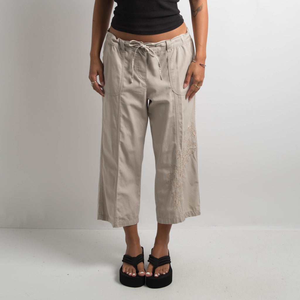 BEIGE CROP CARGO PANTS