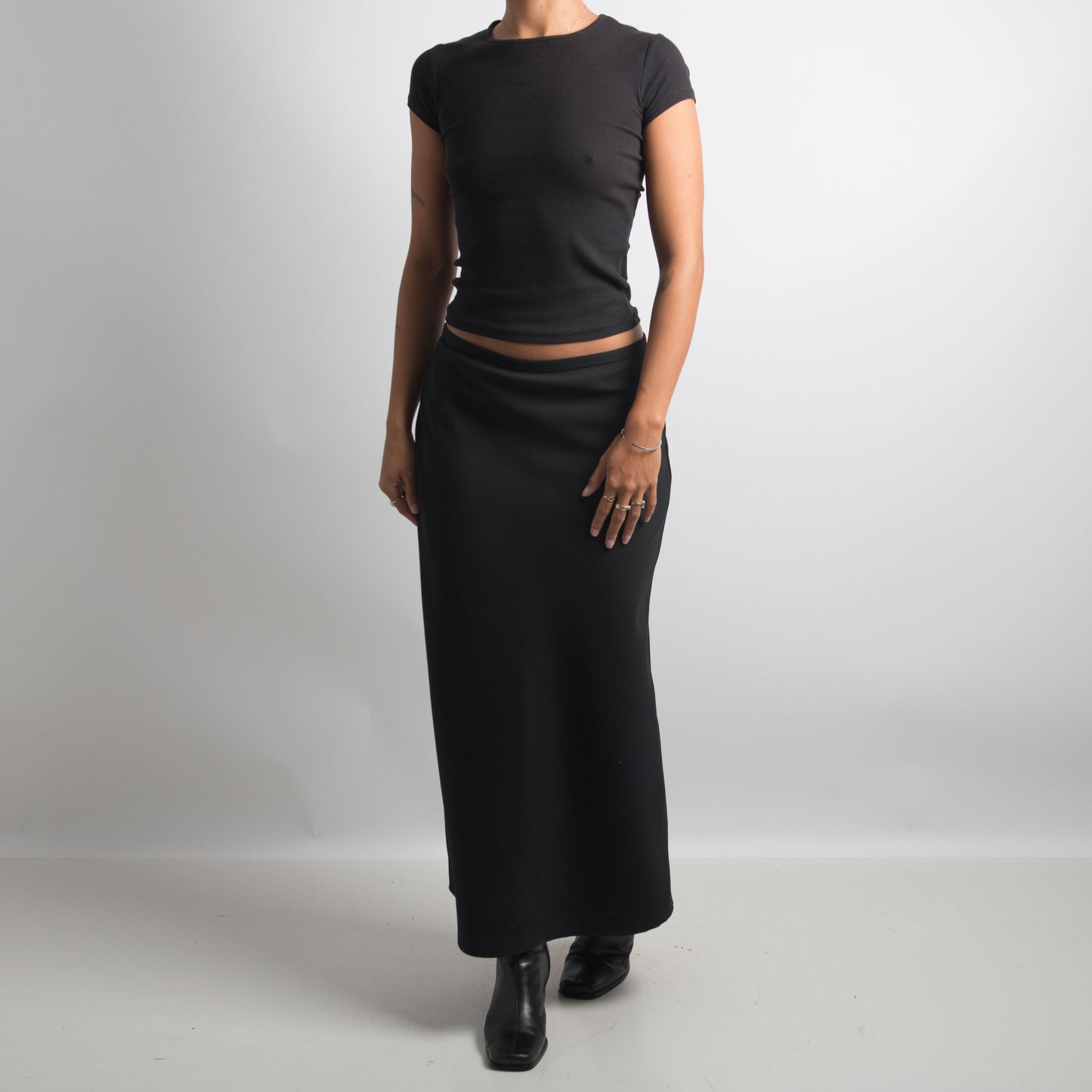 BLACK LONGLINE SKIRT