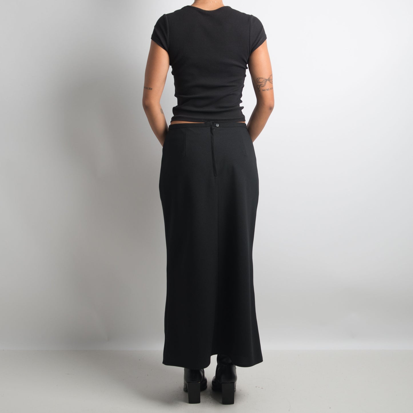 BLACK LONGLINE SKIRT