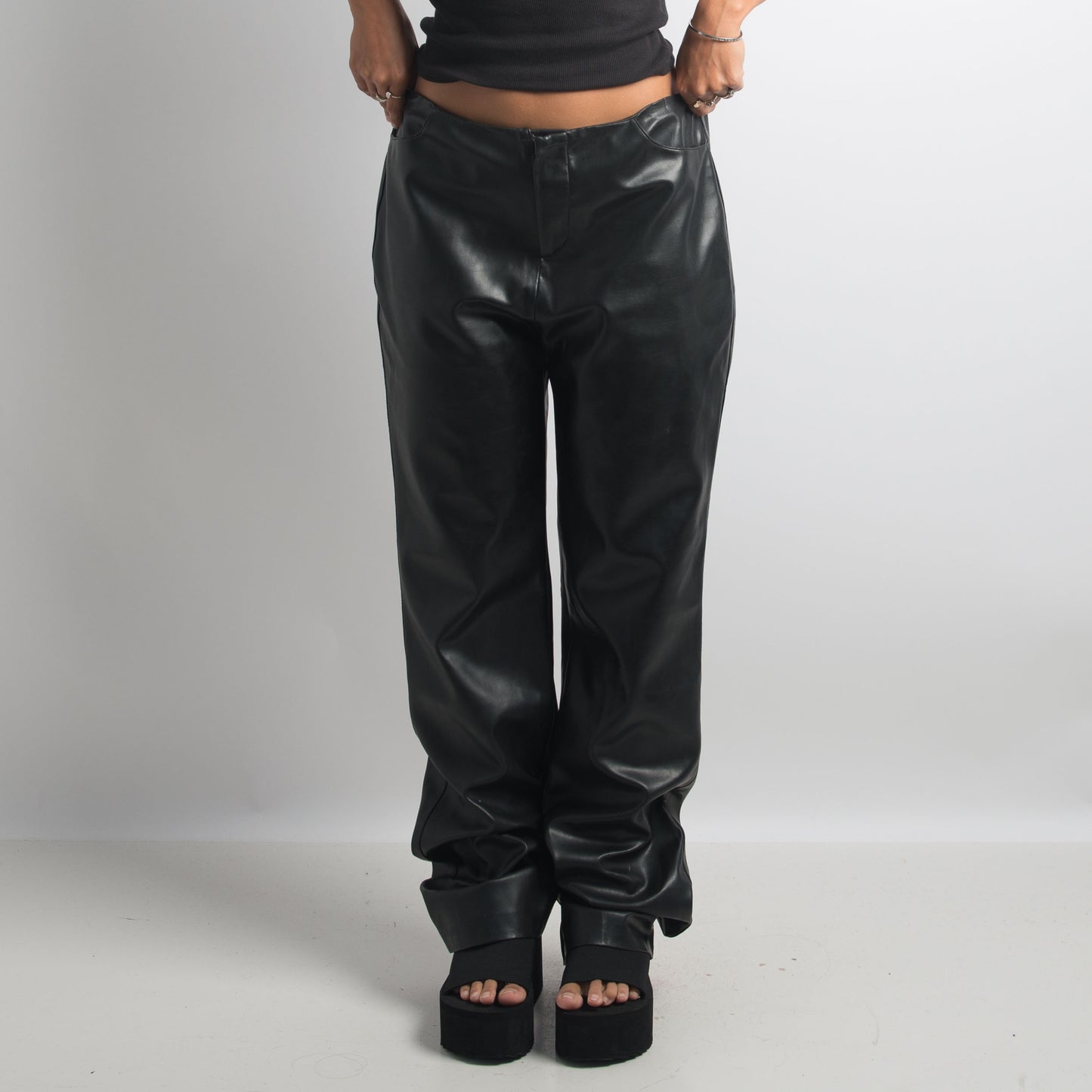 BLACK PLEATHER TROUSERS