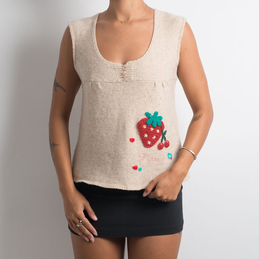 STRAWBERRY KNIT TOP