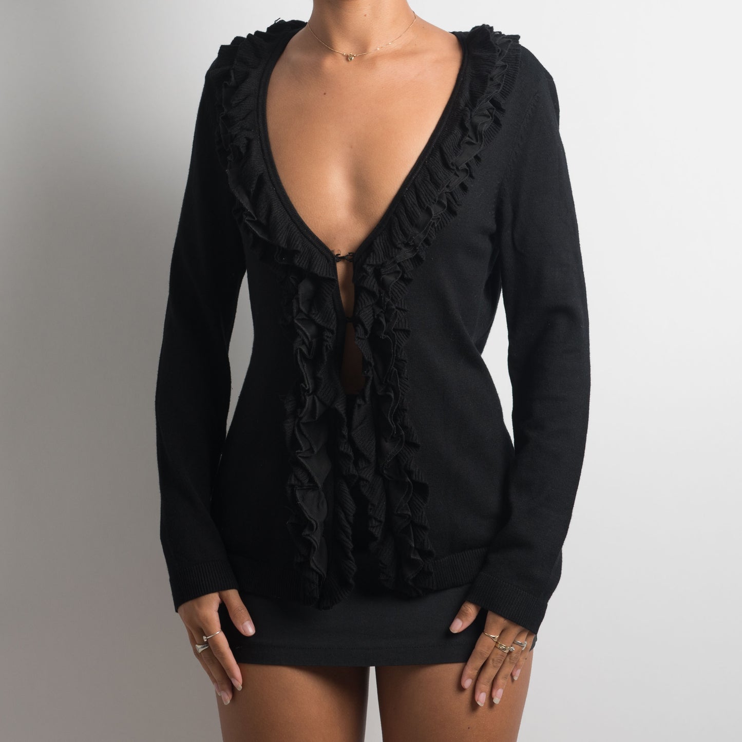 BLACK RUFFLE CARDIGAN