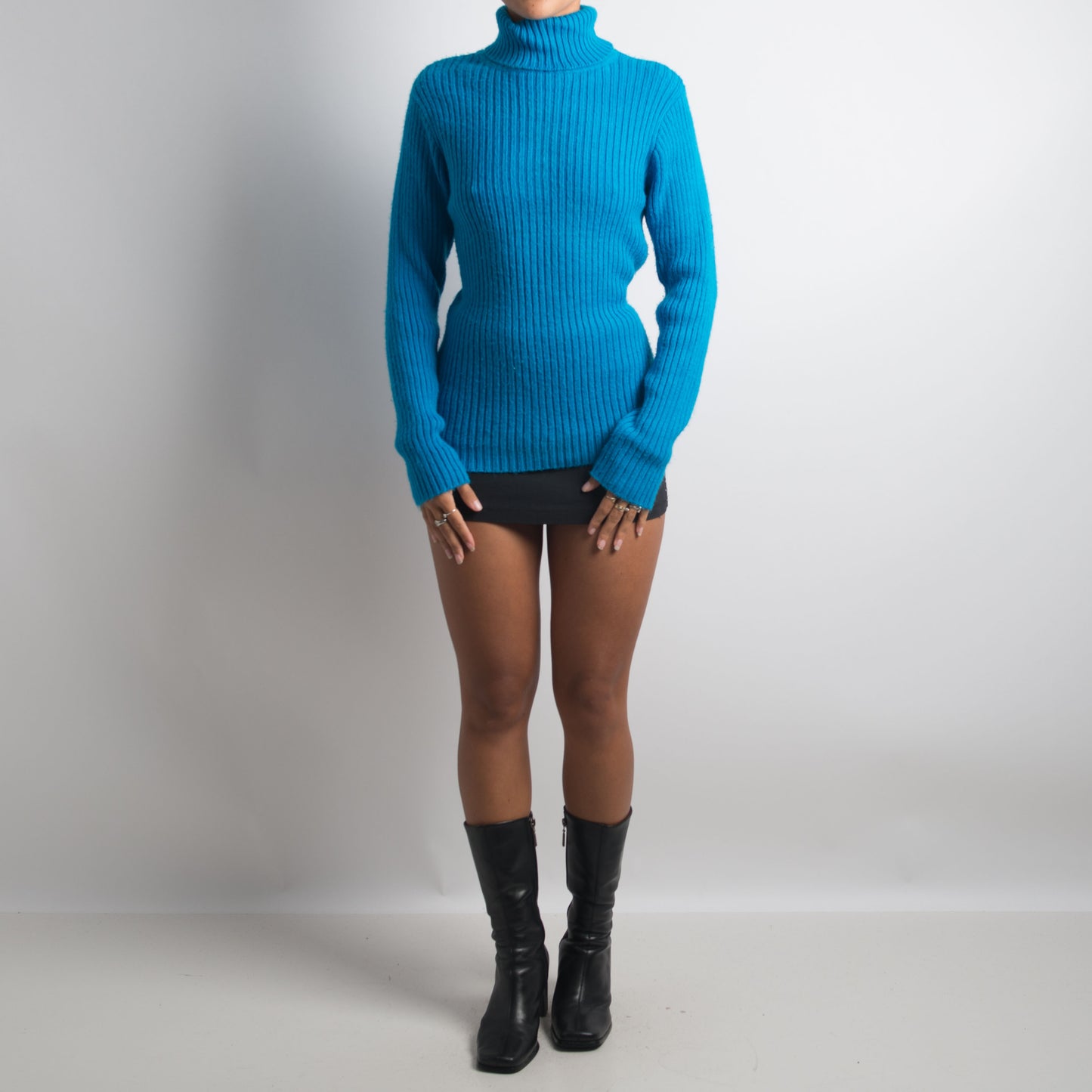 BRIGHT BLUE RIBBED KNIT