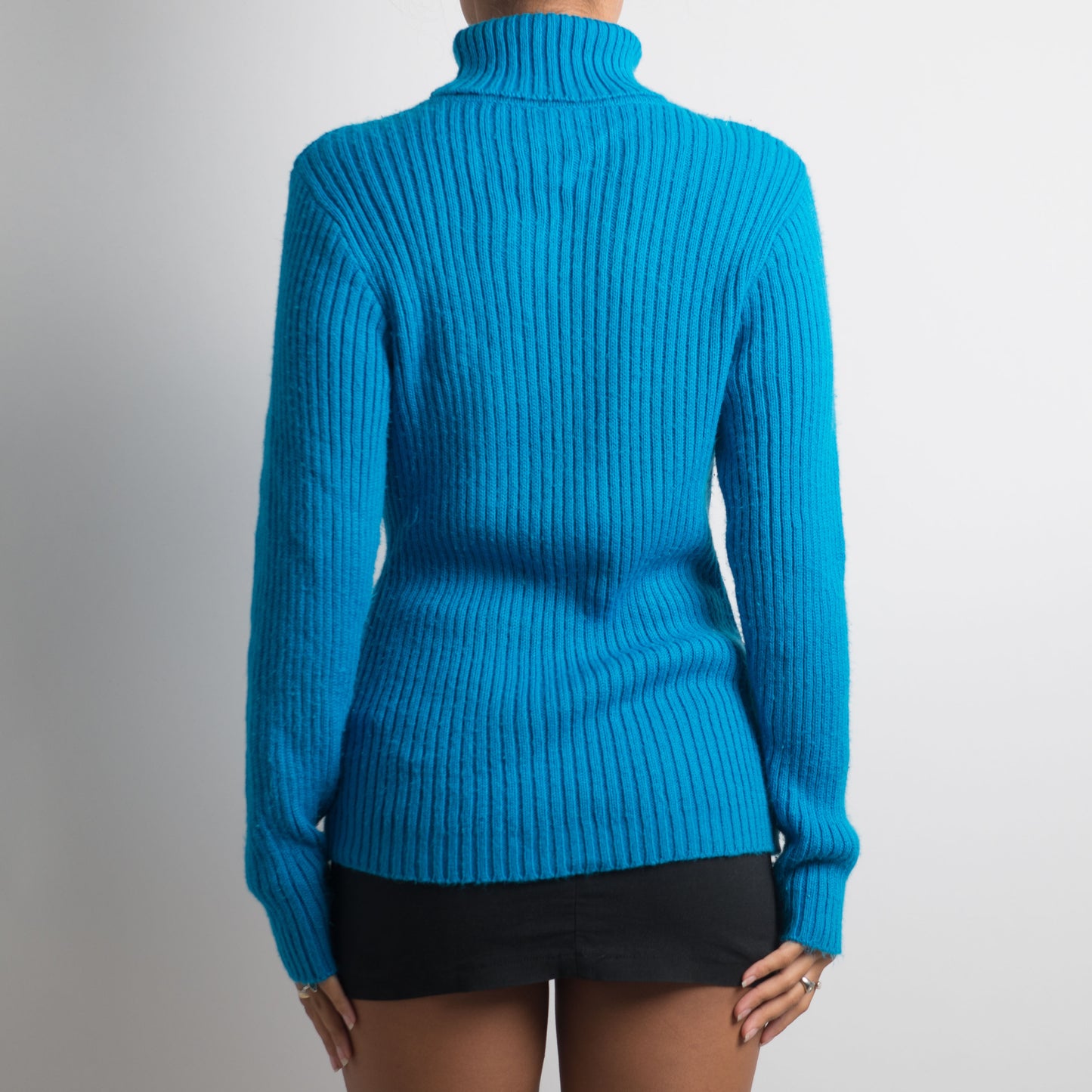 BRIGHT BLUE RIBBED KNIT