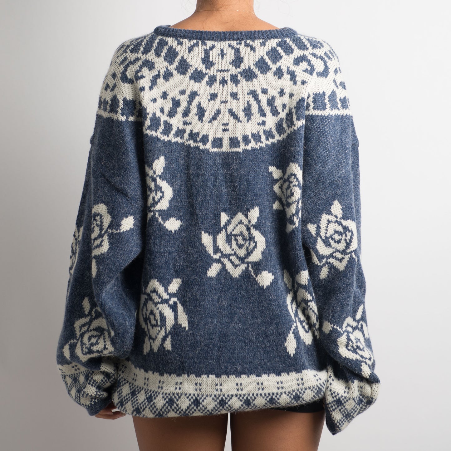 BLUE FLORAL KNIT SWEATER