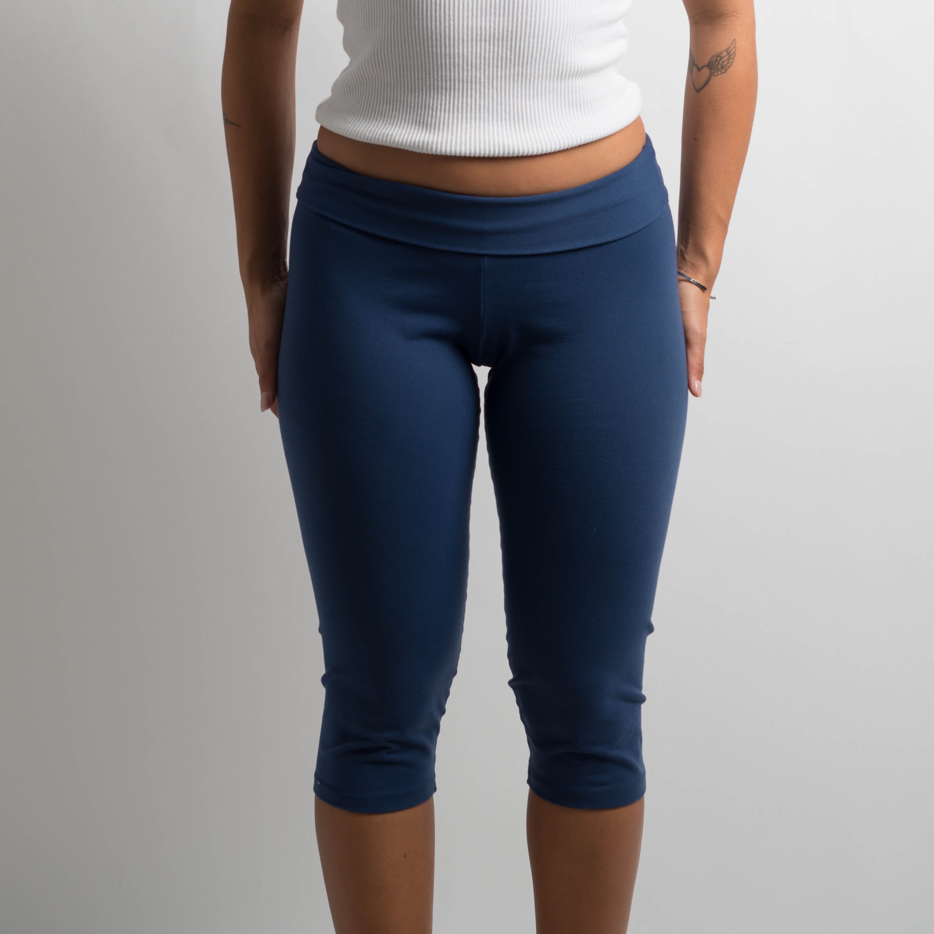 BLUE KNEE LENGTH TIGHTS