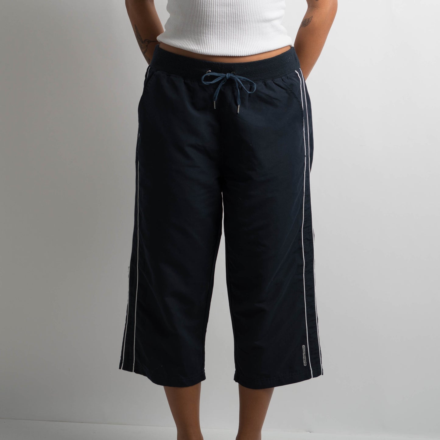 NAVY CROP PANTS