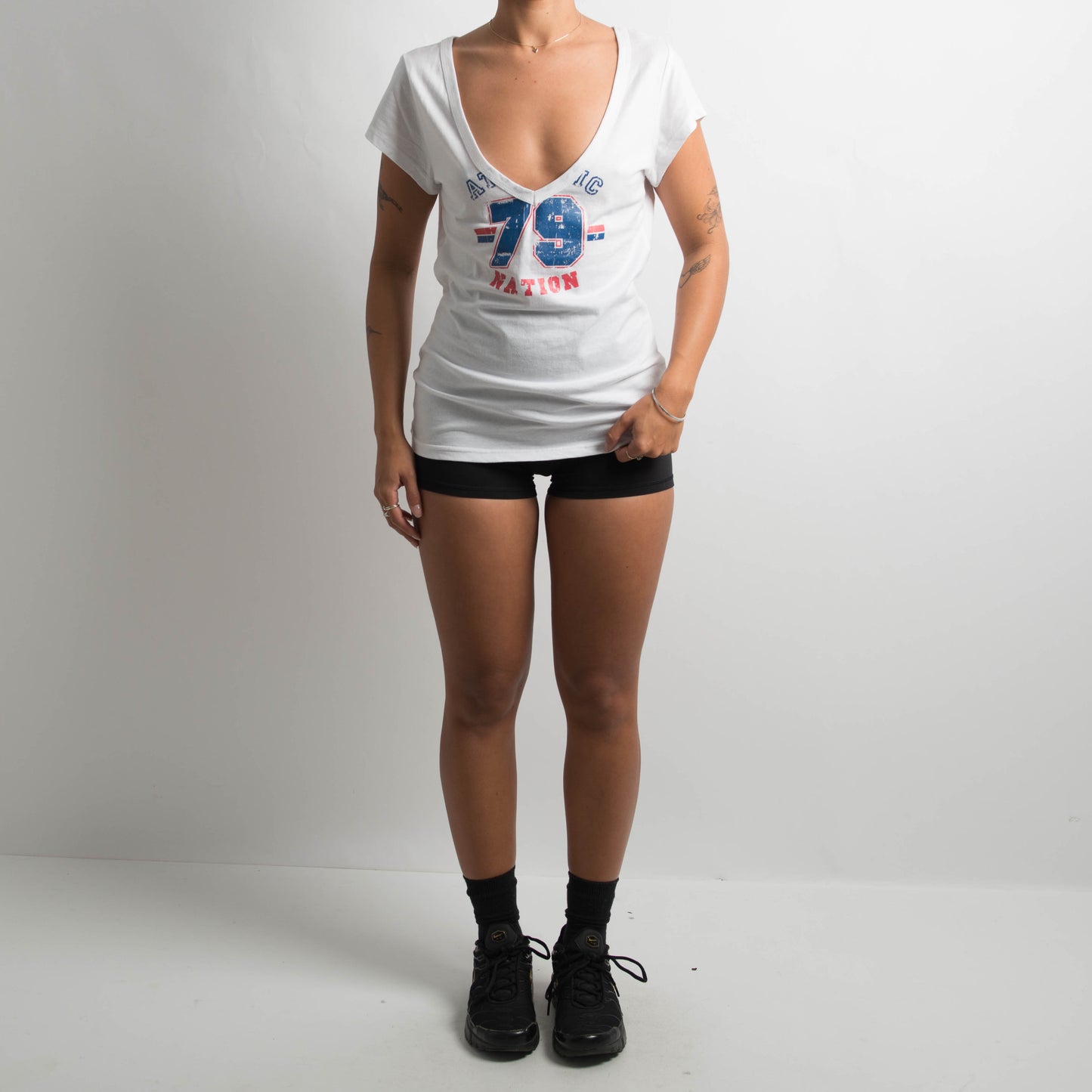 WHITE PLUNGE TEE