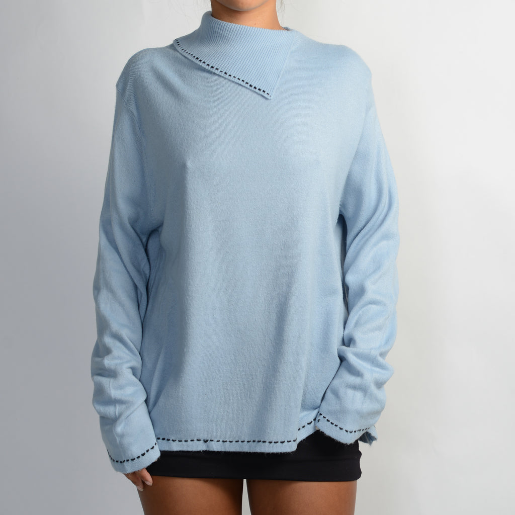 BLUE CONTRAST STITCH TOP