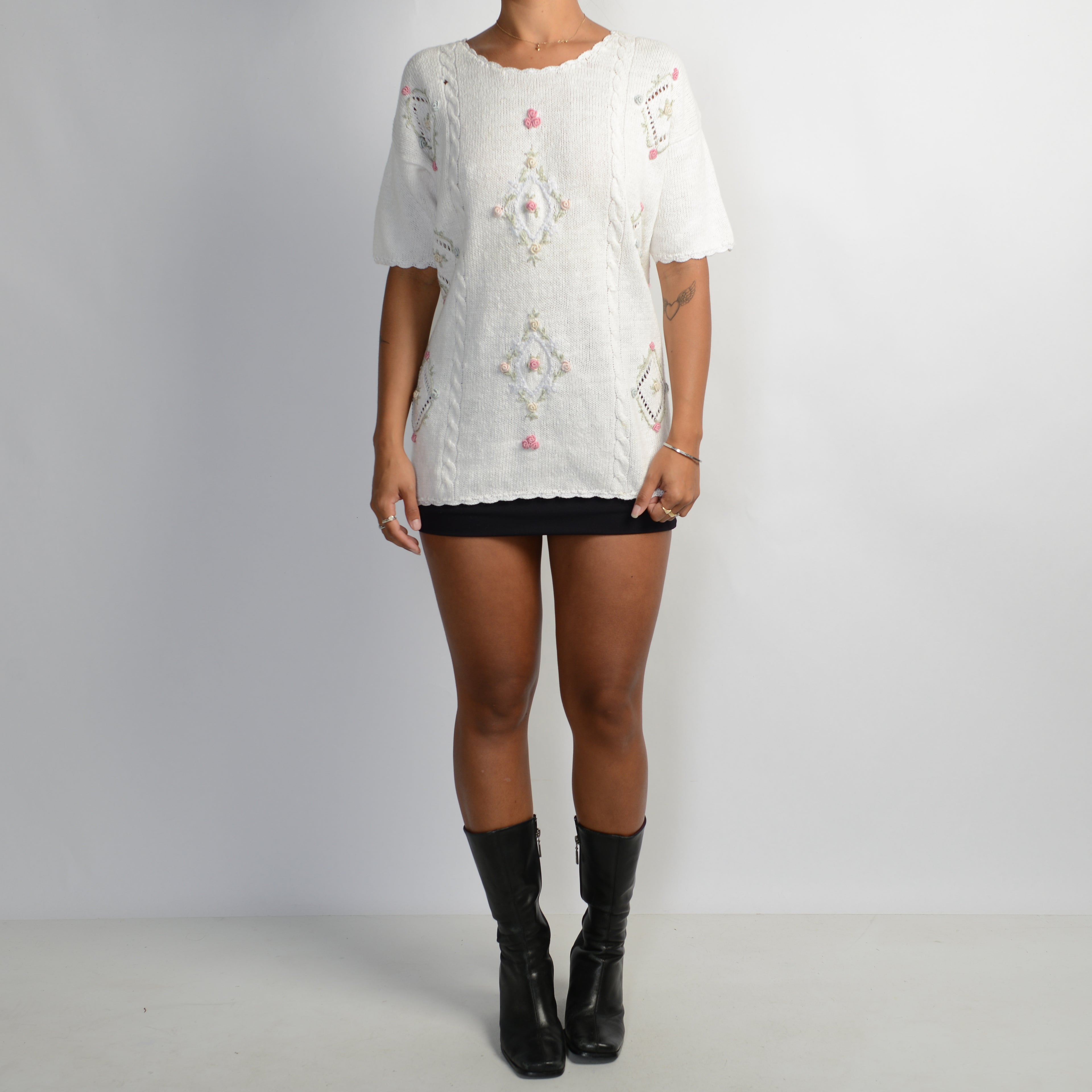 KNIT EMBROIDERED TOP