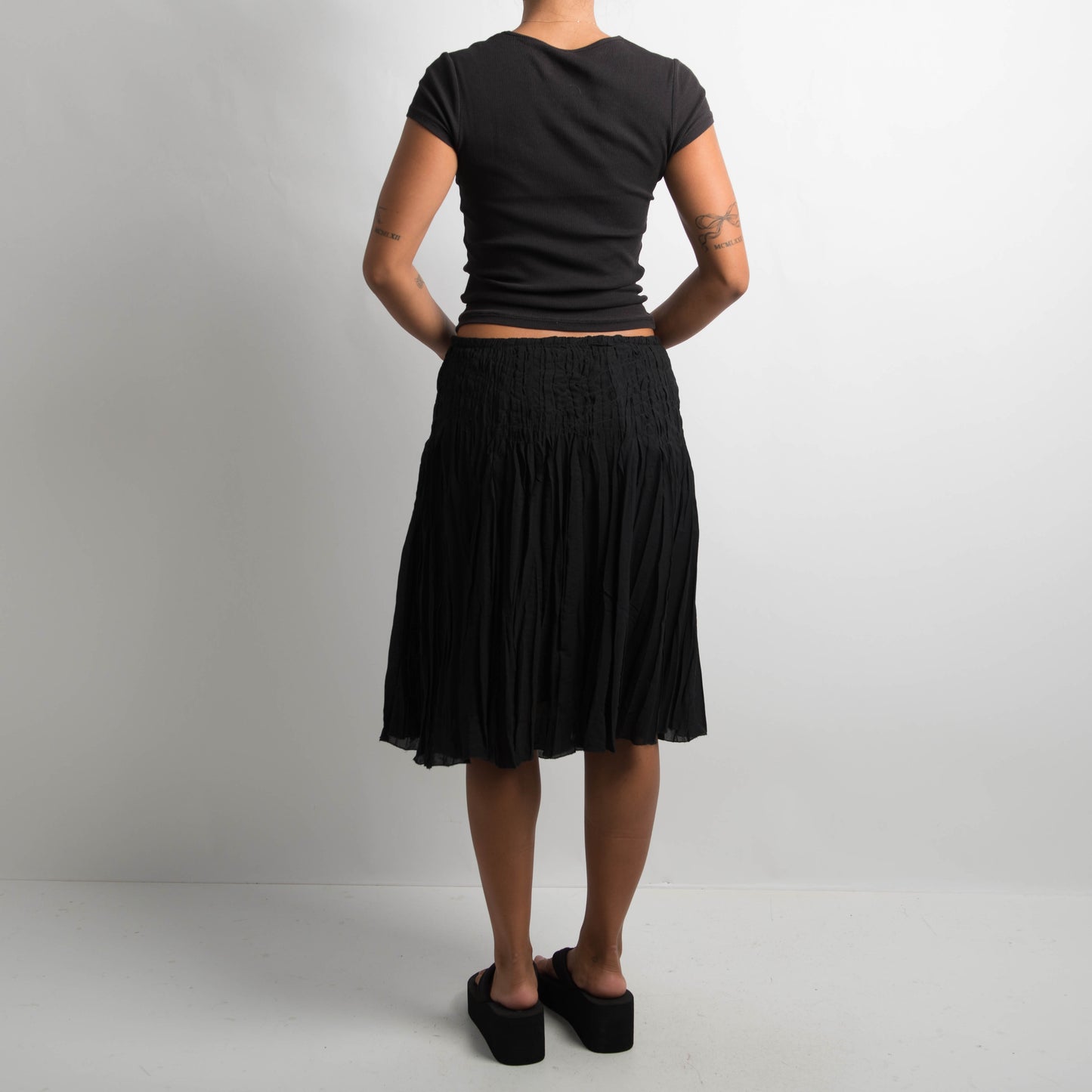BLACK TEXTURED MIDI SKIRT