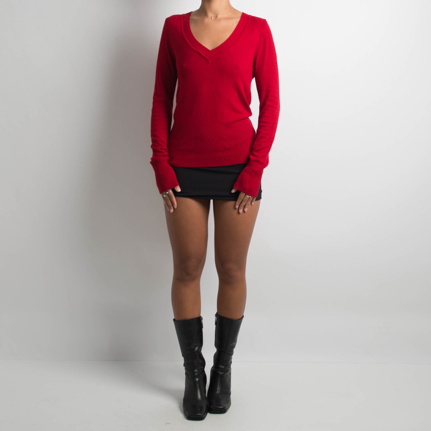 RED KNIT V NECK LONG SLEEVE