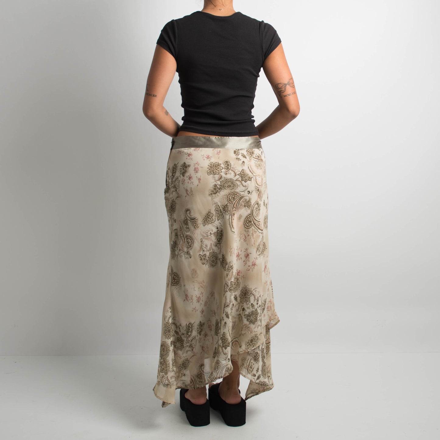 CREAM PAISLEY LONGLINE SKIRT