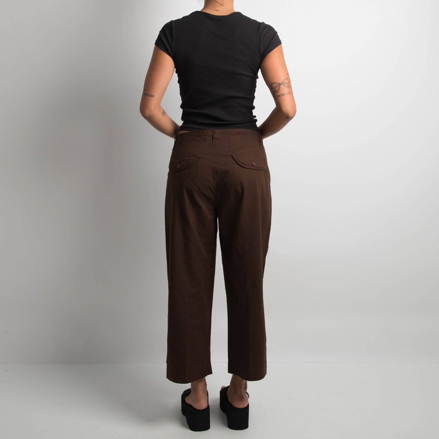 BROWN CROPPED CARGO PANTS