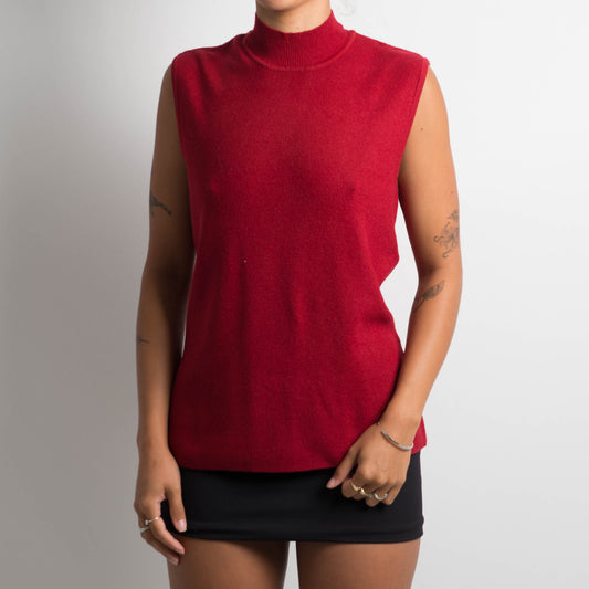 RED SLEEVELESS MOCKNECK