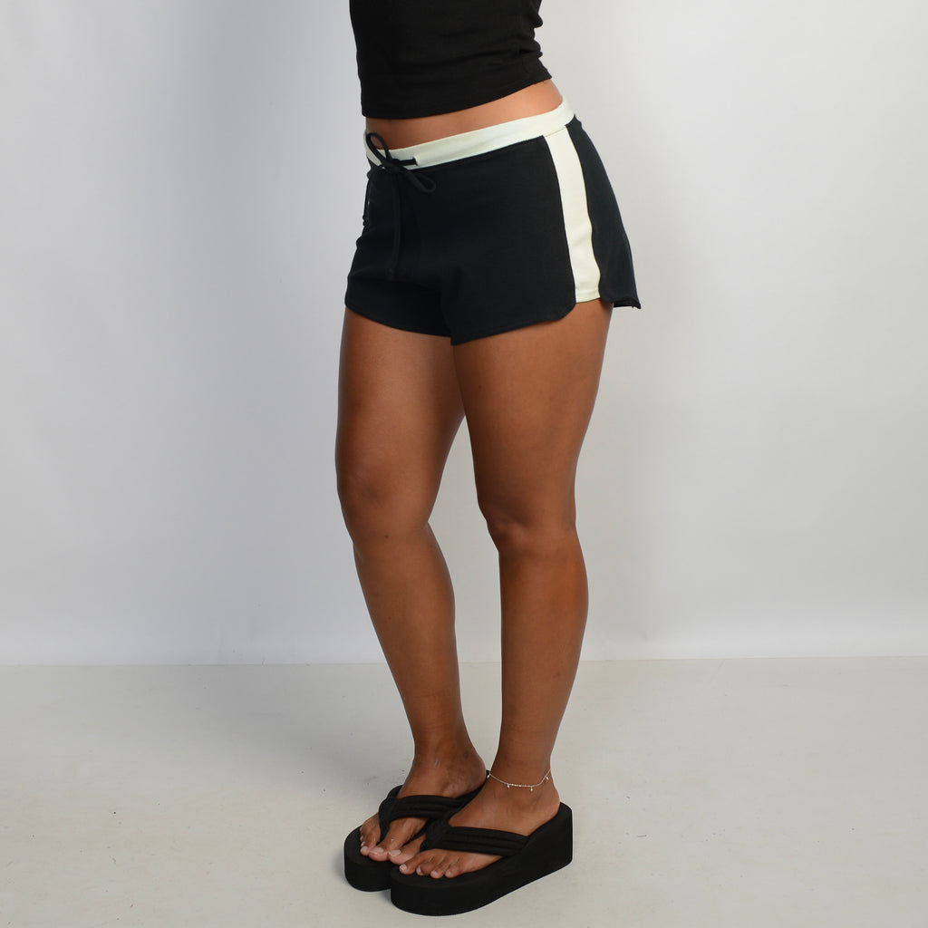 CONTRAST DRAWSTRING SHORTS
