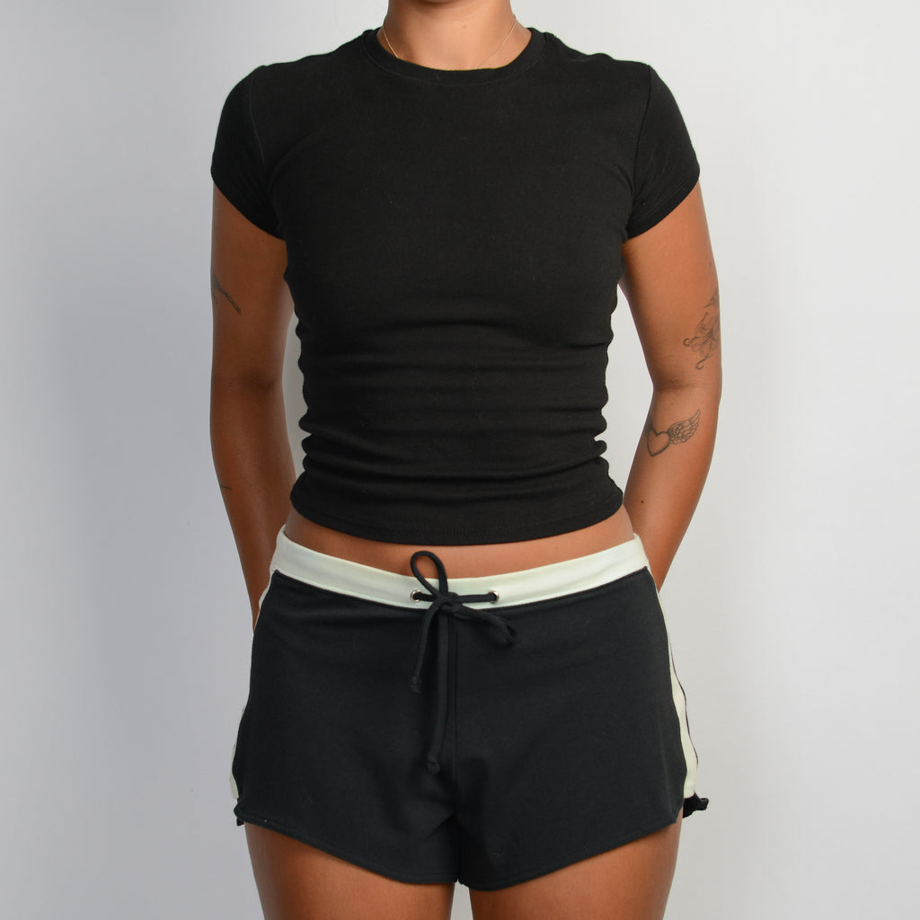 CONTRAST DRAWSTRING SHORTS